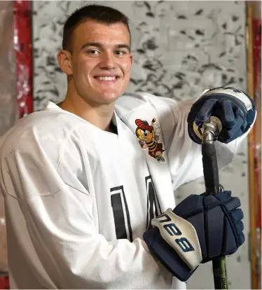  ?? PHOTOS BY CATHIE COWARD TORSTAR ?? Hamilton Kilty B’s defenceman Josh Hampel is shooting for a hockey scholarshi­p despite being born with a left arm ending just below the elbow.