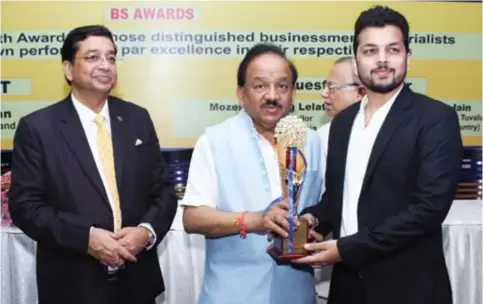  ??  ?? Arun Jain, Director (R), Decco Appliances Pvt Ltd being Awarded by Dr. Harsh Vardhan