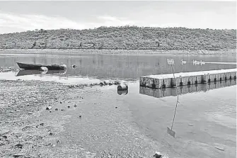  ?? AURELIO MAGAÑA ?? Desolador panorama de la presa, presagio de tiempos venideros sin agua.