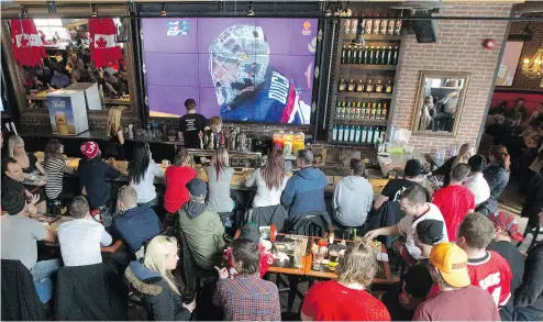  ?? CRAIG GLOVER / POSTMEDIA FILES ?? Fans relying on bars to watch their favourite teams could be on the hook as bars pay for increases in showing games.