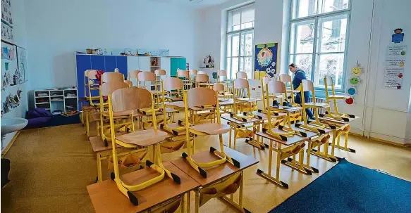  ?? Ilustrační foto: Petr Topič, MAFRA ?? Zavřené školy V příštích dnech mají zůstat opuštěné i první a druhé třídy.
