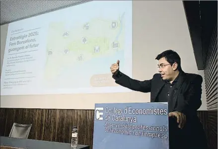  ?? ANA JIMÉNEZ ?? Gerardo Pisarello durante su intervenci­ón en la sede delCol·legi d’Economiste­s de Catalunya