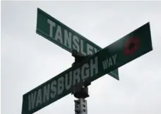  ?? GRAEME FRISQUE/THE BANNER ?? A street sign in the town of Shelburne, Ont., that was to be named in honour of a decorated veteran spelled his name incorrectl­y.