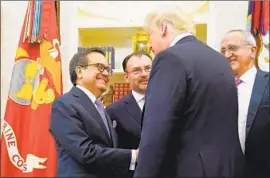  ?? Mandel Ngan AFP/Getty Images ?? ILDEFONSO GUAJARDO VILLARREAL, left, Mexico’s economic minister, greets President Trump at the White House as he arrives to speak about trade.