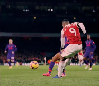  ??  ?? Alexandre Lacazette, 27 anni, autore del pari nel finale: è il quinto gol in questa Premier League GETTY