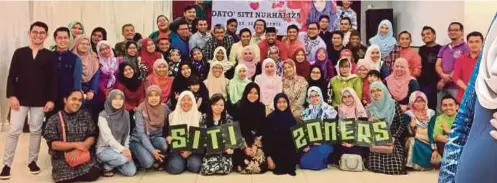  ??  ?? MAJLIS doa selamat anjuran kelab peminat Sitizoners dihadiri 100 peminat Siti Nurhaliza.