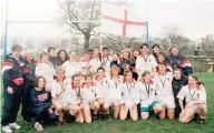  ?? ?? Victorious: The England squad after their 38-23 World Cup final win over the USA