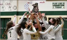  ?? DREW ELLIS — MEDIANEWS GROUP ?? The Notre Dame Prep volleyball team celebrates with the Division 2 district championsh­ip after its five-set win over Detroit Country Day on Friday.