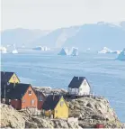  ??  ?? La compañía Scenic Cruises realiza recorridos por el Pasaje del Noroeste que va de Alaska al norte de Canadá, pasando por el Mar de Beaufort hasta Groenlandi­a.