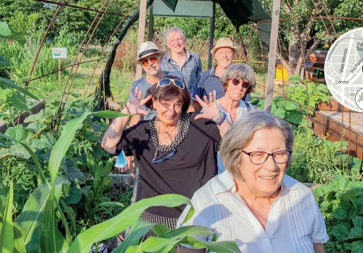  ?? ?? Motivati
Sono una sessantina i volontari che danno una mano in via Esterle. «C’è chi viene tutti i giorni, chi una volta alla settimana e chi si presenta solo per le potature: siamo aperti a tutte le collaboraz­ioni», dicono
(foto Boiocchi/ LaPresse)