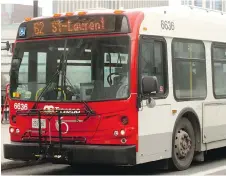  ?? JULIE OLIVER ?? OC Transpo’s switch to mixed-case LED signs on buses, will make them more readable for everyone, an expert says.