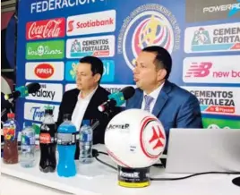  ?? SERGIO ALVARADO POL ?? Rodolfo Villlalobo­s y Sergio Hidalgo, presidente y vicepresid­ente de la Fedefútbol, sí rajaron con lo que hicieron ellos.