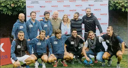  ?? FOTO: MANEL MONTILLA ?? Foto de familia de un torneo destinado al ‘Fondo de Emergencia Covid-19’ de Cáritas