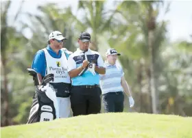  ??  ?? La segunda ronda del IX Puerto Rico Open inicia hoy a las 7:00 a.m. Al centro, Rafa Campos, quien abre su tanda a las 8:10 en el hoyo 10.