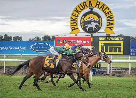  ?? GRANT MATTHEW/STUFF ?? Jockey Johnathan Parkes aboard Longchamp wins the Opunake Cup for the second successive year.