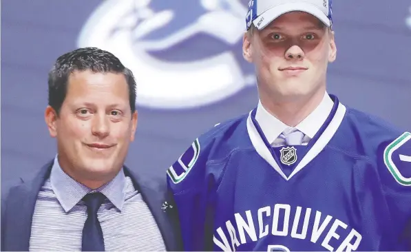  ?? — GETTY IMAGES FILES ?? Former Canucks director of amateur scouting Judd Brackett, left, is shown with Olli Juolevi at the 2016 NHL Draft in Buffalo.