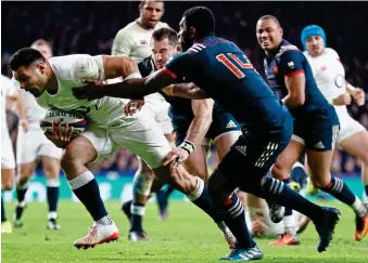  ??  ?? HE’S GOING ROUND THE BEN: England replacemen­t centre Ben Te’o scores his side’s first try in yesterday’s 19-16 win over France in the Six Nations at Twickenam