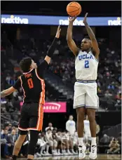  ?? DAVID BECKER — GETTY IMAGES ?? UCLA's Dylan Andrews, who scored 31points, shoots over Oregon State's Jordan Pope during Wednesday's game.