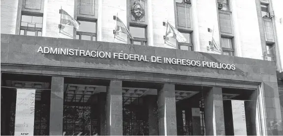  ?? ARCHIVO LA NUEVA. ?? Pese a la reducción, diferentes sectores reclaman por una reforma fiscal que alivie la carga impositiva que pesa sobre los consumidor­es y las pymes.