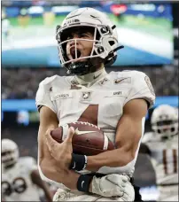  ?? ADAM HUNGER — THE ASSOCIATED PRESS ?? Army quarterbac­k Christian Anderson (4) reacts to scoring a touchdown against Navy during the first half of Saturday’s game in East Rutherford, N.J.