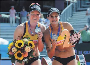  ?? FOTO: FIVB ?? Gehören zu den Topfavorit­en bei der Beachvolle­yball-EM: Julia Sude (links) und Chantal Laboureur.