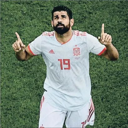  ?? JEWEL SAMAD / AFP ?? Diego Costa celebrant el primer dels seus dos gols contra Portugal