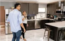  ?? MICHAEL LAUGHLIN/SUN SENTINEL ?? Reality World’s Diego Mota and Rafaela Rios discuss a house for sale in Boca Raton on Thursday.