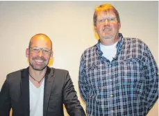  ?? FOTO: KATRIN LIEDTKE ?? Internist Dr. Frank Passek (links) und Chirurg Klaus-Peter Igel, Oberarzt am Krankenhau­s, halten einen interessan­ten Vortrag zum Thema Sodbrennen.