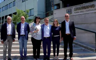  ?? (Foto Errebi/Toniolo) ?? Il sindaco di Jesolo e i suoi assessori Da sinistra, il vicesindac­o Roberto Rugolotto, Alessandro Perazzolo, Esterina Idra, il primo cittadino Valerio Zoggia, Flavia Pasto e Otello Bergamo