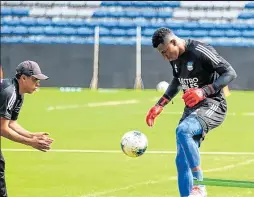  ?? Fotos: Archivo / EXTRA-Cortesía ?? El arquero Pedro Ortiz ya está listo para volver a los entrenamie­ntos.