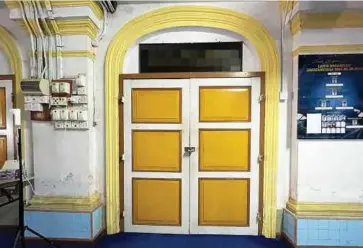  ??  ?? PINTU utama yang masih dikekalkan sehingga sekarang.