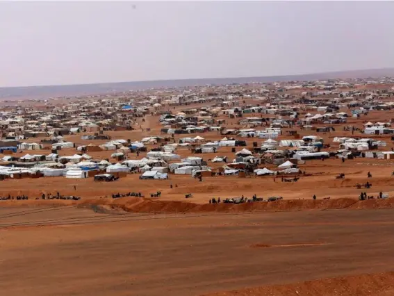  ??  ?? Al Rukban camp contains 45,000 people displaced during the Syrian war (AP)