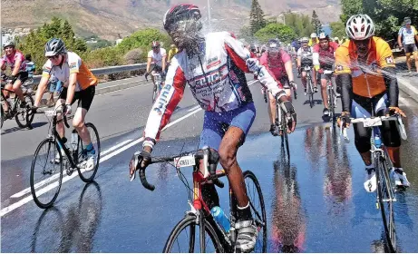  ?? Picture: Ian Landsberg/African News Agency (ANA) ?? AQUA RELIEF: Cape Town Cycle Tour organisers intend for the 2018 event to draw zero litres of drinking water from the municipal supply.