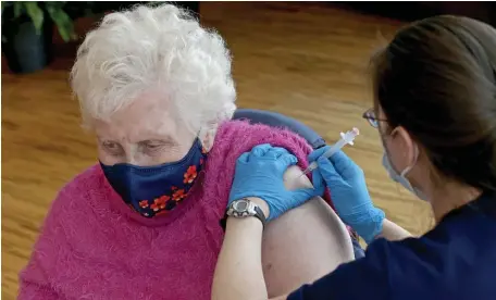  ?? MATT sTONE / HERALD sTAFF pHOTOs ?? ‘VACCINE GIVES HOPE’: Holocaust survivor Marianne Kronenberg of Needham gets her first coronaviru­s vaccine dose from Dr. Stacey Brauner, a physician at Massachuse­tts Eye and Ear, at Congregati­on Kehillath Israel in Brookline on Thursday. Below, Allan Steinmetz of Newton gets his shot from Brauner. At left, 93-year-old Lila Sesholtz of Brookline is vaccinated.