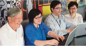  ??  ?? (From left) Tan, Pilot Multimedia senior consultant­s Chey Mun Li and Nadhir Faidhi Kamarudin with Dr Sien in a discussion on an IT project involving work-based learning at HELP University.