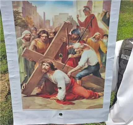  ?? Photo: Makelesi Mawi ?? A placard depicting the lord Jesus Christ’s journey to Calvary before his crucifixio­n.