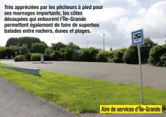  ??  ?? Très appréciées par les pêcheurs à pied pour ses marnages importants, les côtes découpées qui entourent l’Île-Grande permettent également de faire de superbes balades entre rochers, dunes et plages. Aire de services d’Île-GrandeI