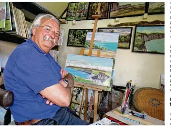  ??  ?? Dans son atelier à Varengevil­le-sur-Mer, Jacques Remi prépare activement sa première exposition personnell­e qui sera présentée le mois prochain à la mairie.