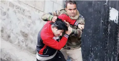  ?? Agence France-presse ?? KASHMIR AGITATION: An Indian police official scuffles with a Kashmiri youth during clashes in downtown Srinagar, India, on Wednesday. MORE: P14
