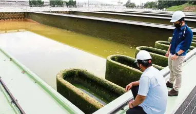  ??  ?? Safety concern: Air Selangor workers inspecting the water at the Sungai Semenyih Water Treatment Plant in Putrajaya. — CHAN TAK KONG/ The Star