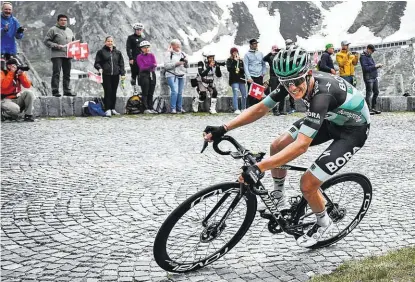  ??  ?? Bärenstark: Der 27-jährige Konrad fuhr bei der Tour de Suisse sensatione­ll auf Platz drei