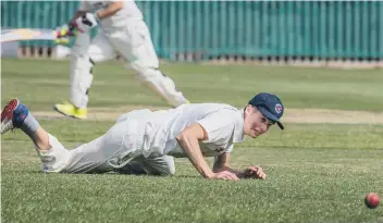  ??  ?? A Forge Valley fielder fails to stop the ball racing to the boundary as Staithes racked up 337-4