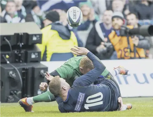  ?? PICTURE: BILL MURRAY/SNS ?? 0 Finn Russell pops up his wonderful offload in the tackle which led to Scotland’s only try of the match.