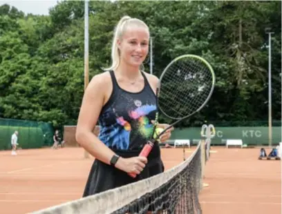  ?? FOTO KOEN FASSEUR ?? Op haar eigen TC Gym in Schoten doet Axana Mareen deze week een gooi naar een vierde toernooize­ge van deze zomer.