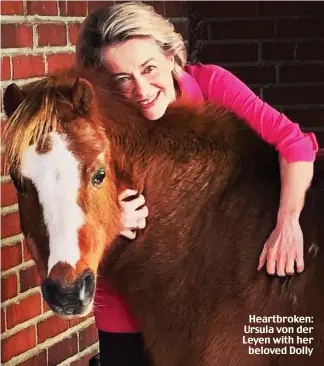  ?? ?? Heartbroke­n: Ursula von der Leyen with her beloved Dolly