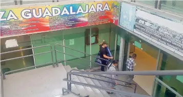  ?? |HÉCTOR ESCAMILLA RAMÍREZ ?? Gran parte de Plaza Guadalajar­a quedó en el abandono tras su apertura en 2006; aún falta el remozamien­to de la zona subterráne­a.