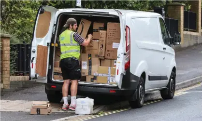  ?? Photograph: Britpix/Alamy ?? An delivery driver with his van. The report said an ‘accountabi­lity for algorithms act’ would ensure that companies evaluate the effect of performanc­e-driven regimes.