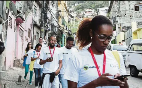  ?? — Photo: Handout ?? The Ta No Mapa project engages locals to map out Rio de Janeiro’s rugged favelas and list their businesses on google Maps.