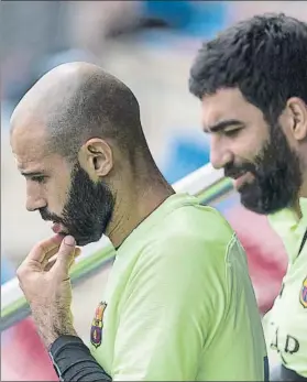  ?? FOTO: PERE PUNTÍ ?? Mascherano y Arda Dos jugadores que en principio dejarán el Barça en enero