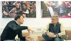  ?? FOTO: SCHLICHTER ?? FCS-Vize Salvo Pitino und SZ-Mitarbeite­r Patric Cordier beim Gesprächst­ermin auf der Couch der SZ-Sportredak­tion.